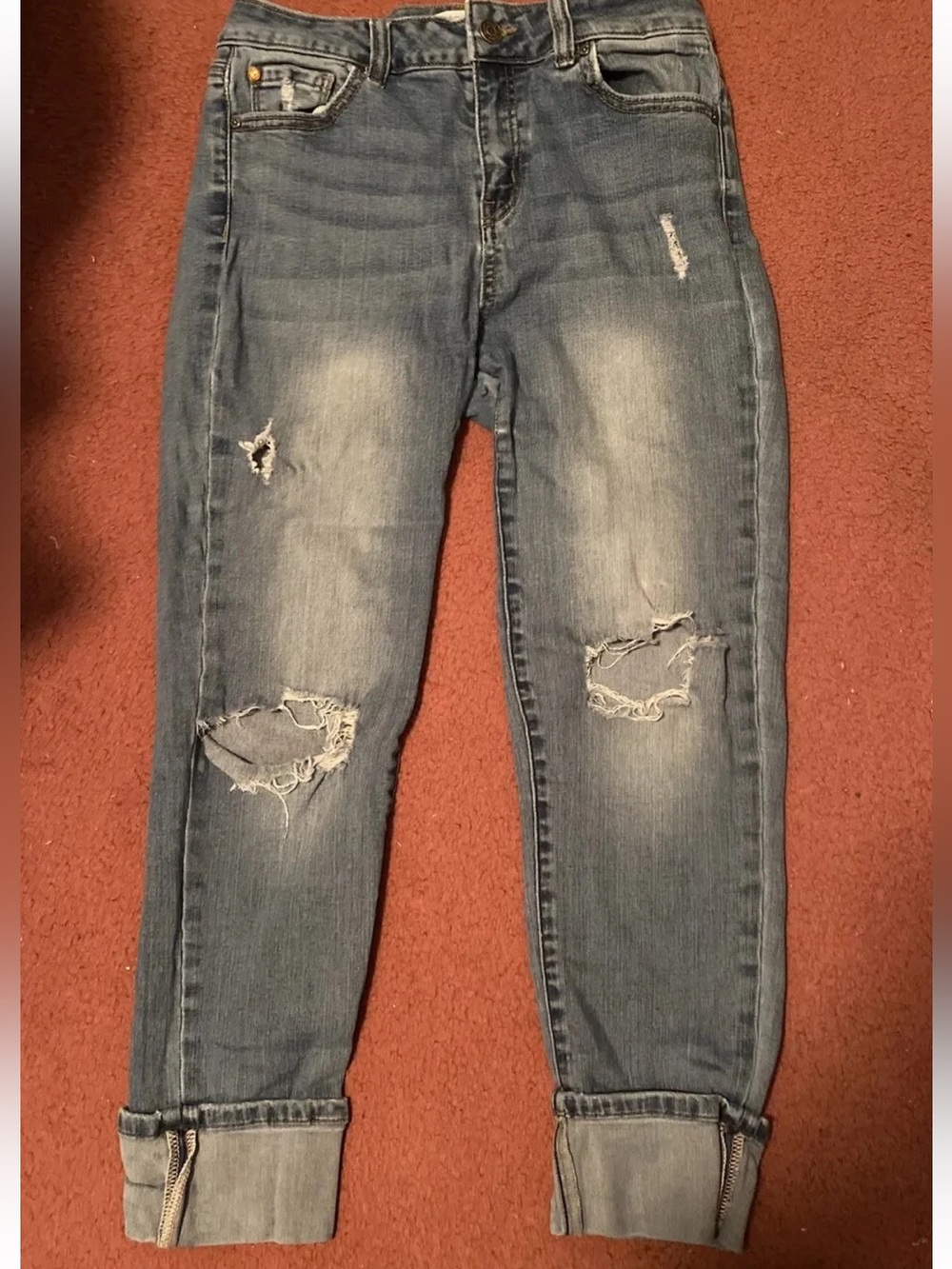 Enjean Denim Co Jeans Capri Women's Size 9 Ripped blue jeans cuffed hem.